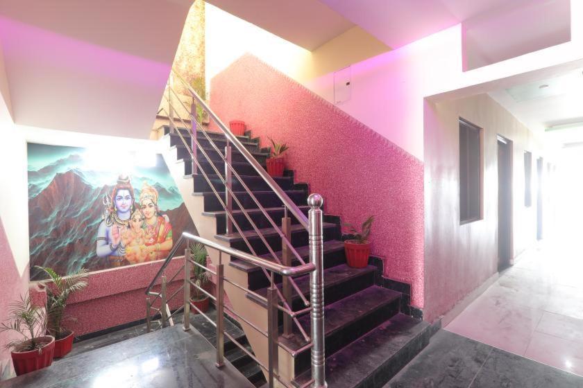 Shree Ram Hotel ゴーラクプル エクステリア 写真