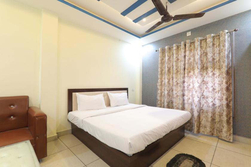 Shree Ram Hotel ゴーラクプル エクステリア 写真