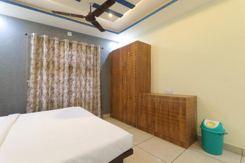 Shree Ram Hotel ゴーラクプル エクステリア 写真