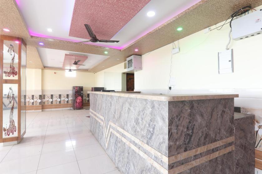 Shree Ram Hotel ゴーラクプル エクステリア 写真